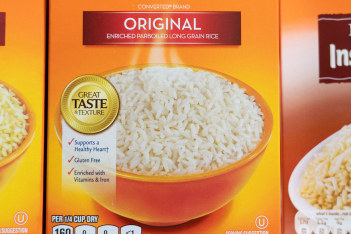 Πασίγνωστη εταιρεία ρυζιού αλλάζει την εμβληματική συσκευασία της για το «Black Lives Matter»