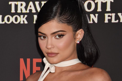 Η Kylie Jenner αποκαλύπτει το ποσοστό των Αφροαμερικανών που εργάζονται στην εταιρεία καλλυντικών της 