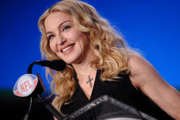 Η Madonna αποκαλεί τον Donald Trump "λευκό ρατσιστή" και ζητάει την απομάκρυνσή του από τον Λευκό Οίκο μ' ένα ιστορικό post