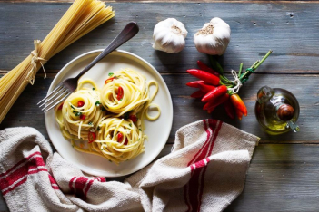 Σπαγγέτι aglio olio e peperoncino: Γευστική πανδαισία με μόνο 4 υλικά