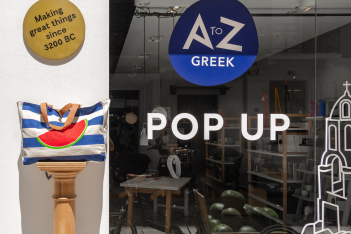 «Το καλοκαίρι μυρίζει Ελλάδα»: H πολυαναμενόμενη συνεργασία της AtoZGreek με τη hellofrom