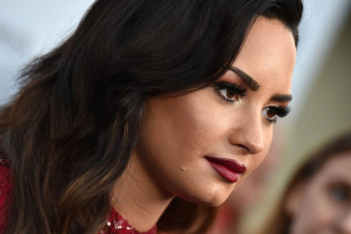 Η Demi Lovato αρραβωνιάστηκε τον αγαπημένο της και το ανακοίνωσε μέσω Instagram