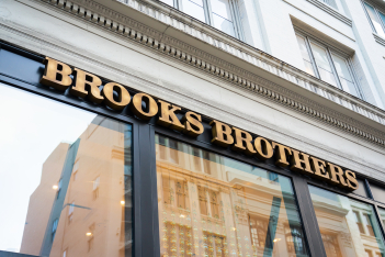 Brooks Brothers: Τα ελληνικά καταστήματα δεν αναμένεται να κλείσουν
