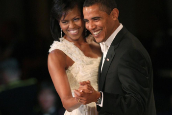 Η Michelle Obama αποκάλυψε στο πρώτο της podcast τι την έκανε να ερωτευτεί τον Barack Obama 