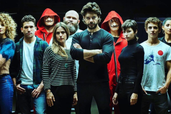 O Alex Pina ανακοίνωσε την 5η σεζόν «La Casa de Papel» με τον πιο ιδιαίτερο τρόπο