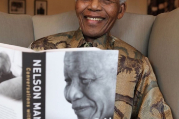 Nelson Mandela: Η μεγαλύτερη φωνή των ανθρώπινων δικαιωμάτων ήρθε στη ζωή σαν σήμερα