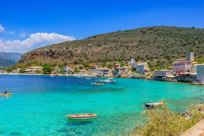 Λιμένι: Το πέτρινο λιμάνι με την άγρια ομορφιά