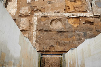 Ανακαλύφθηκε σε ναό μυστική κρύπτη του 13ου αιώνα γεμάτη οστά