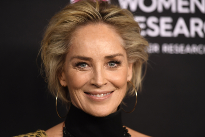 Καταπέλτης για όσους δεν φορούν μάσκα η Sharon Stone: «Κόλλησαν την αδελφή μου»