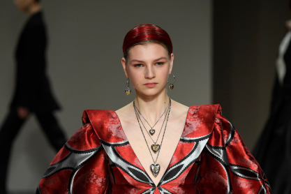 Alexander McQueen Heart Lockets: To κόσμημα που μας έκλεψε την καρδιά