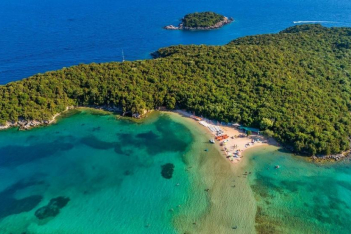 10 μαγευτικές παραλίες της ηπειρωτικής Ελλάδας που πρέπει να επισκεφτείτε