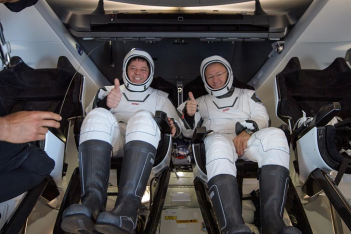 Η πρώτη προσυδάτωση από το 1975 ολοκληρώθηκε με επιτυχία: Οι δύο Αμερικανοί αστροναύτες επέστρεψαν στη Γη