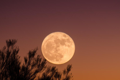 Τα ζώδια που θα ευνοηθούν από την αποψινή Πανσέληνο