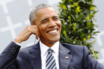 Ο Barack Obama έδωσε το κινητό του στο Twitter καλώντας τους Αμερικανούς να του στείλουν μήνυμα