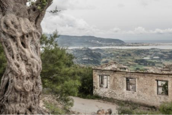 Το ερειπωμένο χωριό-φάντασμα της Ελλάδας από ψηλά