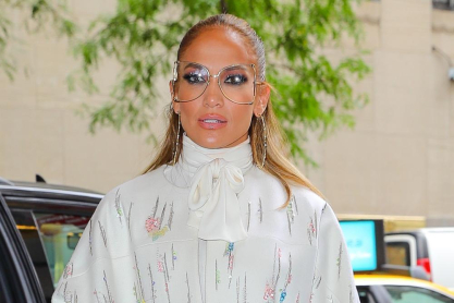 Η Jennifer lopez δημοσίευσε μια make-up free selfie της και αυτός είναι ο λόγος