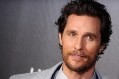 Ο γιος του Matthew McConaughey ποζάρει για πρώτη φορά στο φακό και είναι ίδιος ο μπαμπάς του 