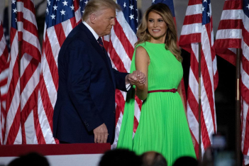 Η Melania Trump ανακοίνωσε ότι ο γιος της, Baron, νόσησε από κορωνοϊό