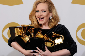 Η Adele όπως δεν την έχουμε ξαναδεί: «Γεια σας, ναι εγώ είμαι»