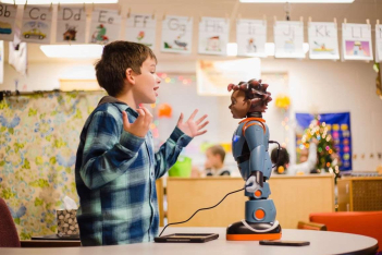 Milo: Το ρομπότ που βοηθά τα παιδιά με αυτισμό