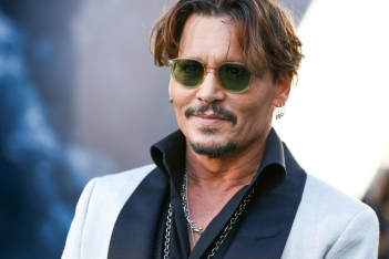 Ο Johnny Depp είναι αγνώριστος στη νέα του ταινία, «Minamata» 