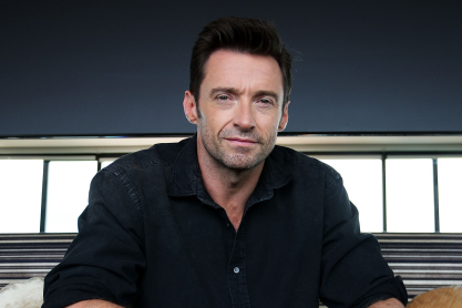 Ο Hugh Jackman εμφανίζεται ολόγυμνος σε νέο διαφημιστικό και αφήνει γυναίκες και άντρες άφωνους