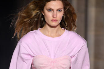 #JENNYGRGOESPINK: Τα fashion brands που μάχονται τον καρκίνο του μαστού 