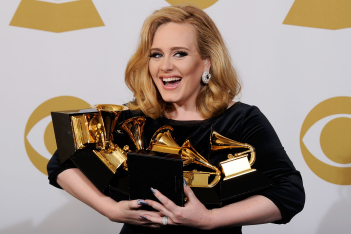 H μεγάλη επιστροφή της Adele είναι γεγονός: Σε ρόλο παρουσιάστριας