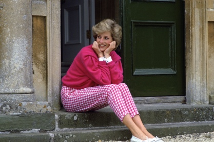 Tα εμβληματικά πλεκτά sweaters της πριγκίπισσας Diana επανακυκλοφορούν και φοριούνται από τις Influencers του 2020