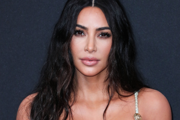 Η Kim Kardashian έκανε την πιο stylish minimal κοτσίδα που έχετε δει 