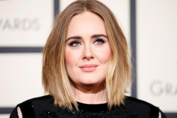 Ο φωτογραφικός φακός εντόπισε την Adele στις προετοιμασίες για την νέα της εκπομπή και είναι πιο ανανεωμένη από ποτέ
