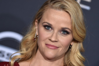 Ο μικρός γιος της Reese Witherspoon έγινε 8 χρονών και όλοι σχολιάζουν πόσο μοιάζει στη μαμά του