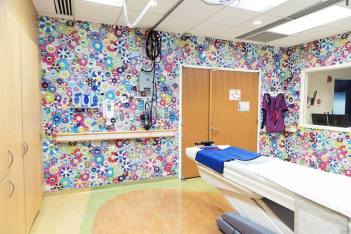 Ο Takashi Murakami με τη δύναμη της τέχνης του  αλλάζει όψη σε παιδιατρικό νοσοκομείο και ανεβάζει τη διάθεση των παιδιών