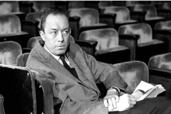 Ο στοχαστής συγγραφέας Albert Camus, η «Πανούκλα» και τα 10 σημαντικότερα αποφθέγματά του για τη ζωή