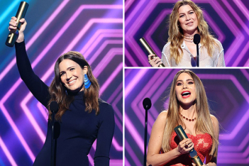 Τα highlights της βραδιάς των People's Choice Awards 2020 που πραγματοποιήθηκαν εν μέσω πανδημίας