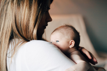 Εβδομάδα μητρικού θηλασμού: Η πολύτιμη πρώτη ώρα είναι και η πιο μαγική