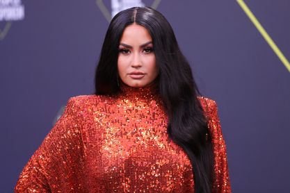 People's Choice Awards 2020: Oι ωραιότερες εμφανίσεις είχαν κόκκινο χρώμα