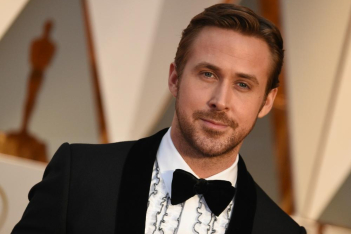 O Ryan Gosling έγινε 40: H ακαταμάχητη γοητεία του μέσα από φωτογραφίες