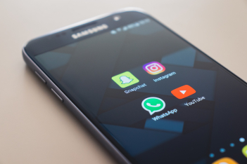 Το WhatsApp «εξαφανίζει» τα μηνύματα για να μειωθεί το ψηφιακό αποτύπωμα 