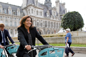 Πρόστιμο 90.000 ευρώ στο Δήμο του Παρισιού για τον διορισμό «υπερβολικά» πολλών γυναικών