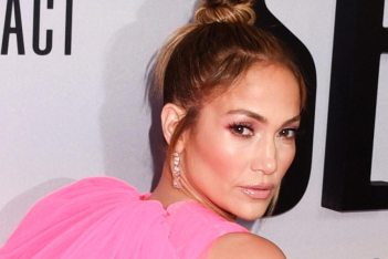 H Jennifer Lopez μοιράζεται όλα τα skincare μυστικά της με τη 12χρονη κόρη της σε ένα απολαυστικό video