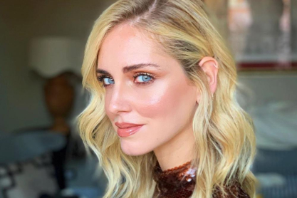 H Chiara Ferragni ποζάρει με φουσκωμένη κοιλίτσα και συγκρίνει το σώμα της με εκείνο της πρώτης της εγκυμοσύνης