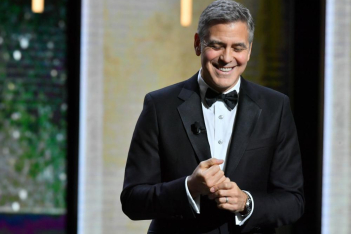 Ο George Clooney ηρεμεί τα δίδυμα παιδιά του όταν κάνουν φασαρία με τον πιο αναπάντεχο τρόπο 