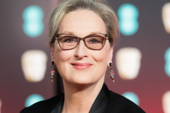 H Meryl Streep φόρεσε το It πανωφόρι που επιλέγουν οι trend setters