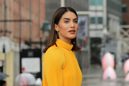  Τα μυστικά της Camila Coelho για λαμπερή επιδερμίδα 