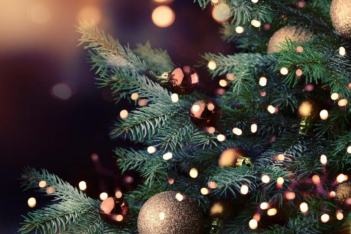 12 έξυπνοι και πρωτότυποι τρόποι για να διακοσμήσετε τα χριστουγεννιάτικα φωτάκια