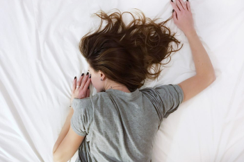 Πώς να σηκωθείτε από το κρεβάτι το πρωί όταν έχετε κατάθλιψη 