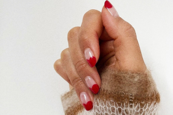 Heart nails: Η νέα τάση στα νύχια που λατρεύουν όλα τα it girls του Instagram