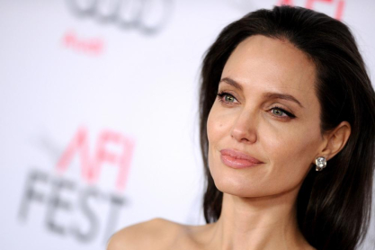 H Angelina Jolie μαγνήτισε τα βλέμματα στη νέα stylish έξοδό της