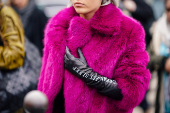 Οι πιο elegant  faux γούνες της αγοράς εντυπωσιάζουν στις χαμηλές θερμοκρασίες